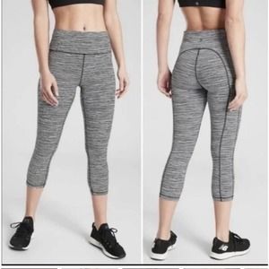 Athleta Women's Ultimate Stash Pocket Capri Leggings Sz XXS Black White Marled